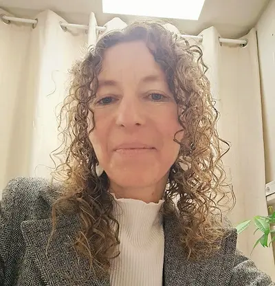 Elise Buisson -réflexologie Plantaire - Magnétiseur Guérrisseur- Naturopathie -fleurs de Bach