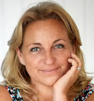 Stephanie Farisy Psychopraticienne Hypnose Emdr et Magnétisme