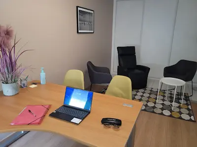 Hypnose Amiens Laurie Karolewski - Hypnothérapeute Arrêt du Tabac, Perte de Poids, Stress, Confiance...