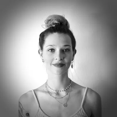 Apolline Féron Psychomotricienne D.e - Yogathérapeute - Emdr/imo