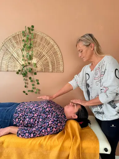 Eveil É Zen / Floriane Chazey / Formation Reiki - Magnétiseur - Méditation - Alenya - Argeles