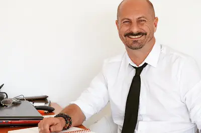 Laurent Michau : Psychopraticien & Thérapeute - Spécialisation, en Systémique Comportementale Tsc - Tcc - Pnl