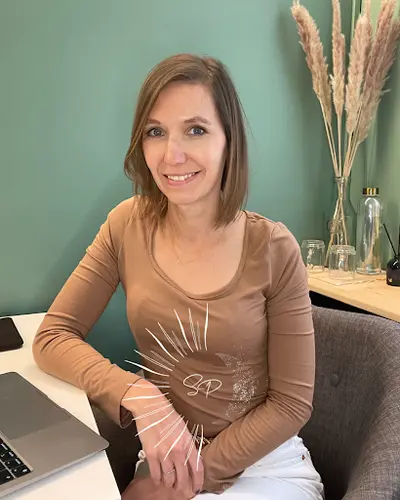 Sarah Poulain Kinésiologue Certifiée | Adultes, Enfants, Bébés