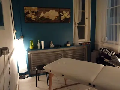 Leslie Hauck- Maître Reiki Usui - Hypnothérapeute - Réflexologie Plantaire Thaïe - Massage aux Bols Tibétains