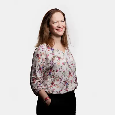 Flavie Verrey – Sophrologue, Réflexologie, Drainage Lymphatique du Visage, Yoga du Rire – Couleurs Sophro