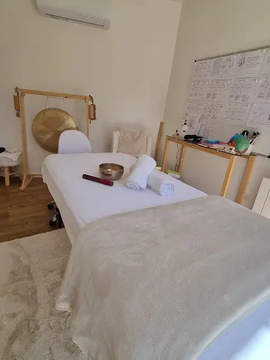 Carine Regazzacci Sophrologue - Praticienne en Réflexologie Faciale et Crânienne - Chi Nei Tsang - Massage Bien-être