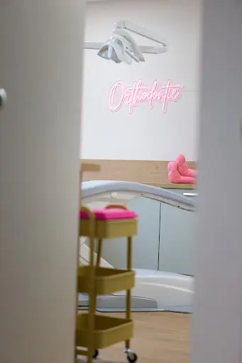 Dr Joy Cathelina Soins d'Orthodontie - Chirurgien-dentiste