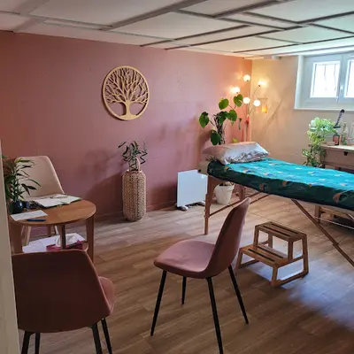 Dr Acupuncture Dana Khatiri