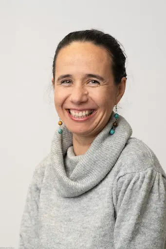 Esther Wong Fat Sophrologue - Hypnothérapeute - Thérapeute Psychocorporelle et Énergétique - Géobiologue - Qi Gong
