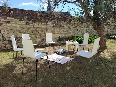 Co Naisens