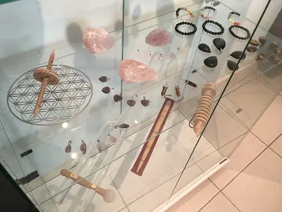 Jérôme Vidouze - Magnétiseur - Hypnothérapeute - Maître Enseignant (reiki Usui - Karuna - Lahochi) - Lithothérapeute - Géobiologue - Spécialisé en Dégagements Énergétiques (entités, Magie Noire,...) sur les Lieux (habitations, Entreprises, Locaux Commerciaux,...), sur les Personnes et les Animaux