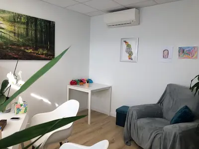 Amandine Paredes-fresnel - Hypnothérapeute et Sophrologue Tout Public - Spécialisation Enfants et Ados - Proche Toulouse