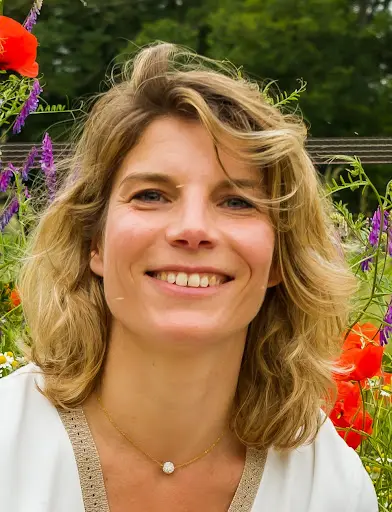 Maud Robin - Praticienne en Sophrologie Hypnose et Médiation Équine