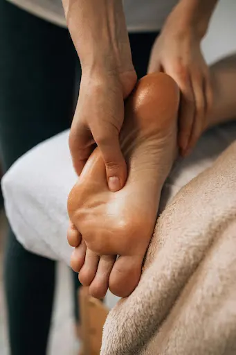 Kathy Réflexologie, Réflexologue Certifiée. Drainage Lymphatique, Massage Tuina, Soins Énergie Reiki, Massage Métamorphique.