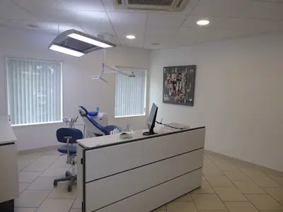 Dr Gizzi Valentine