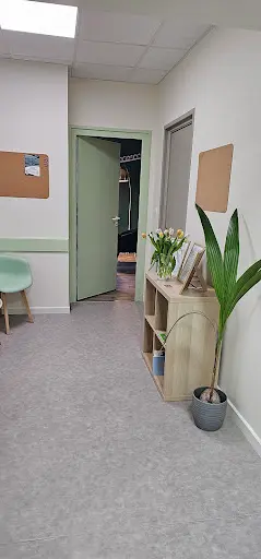 Julie Linsig-maréchal Hypnosemédicale/ Emdr-imo Collège d'Hypnose & Thérapies Intégratives de Paris.