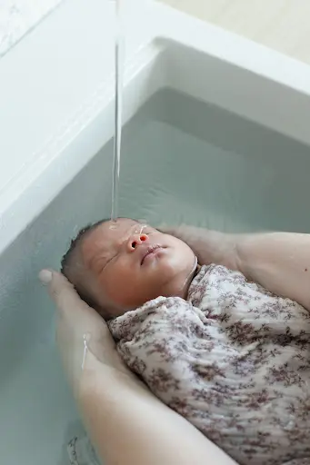 Séverine Blemand, Consultante en Lactation Ibclc - Thérapeutique Bain Bébé - Portage Physiologique - Massage Bébé