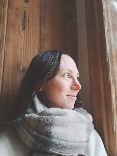 Virginie, Doula, Resserrage du Bassin, Soin Rebozo, Bain Bébé Enveloppé Sensoriel