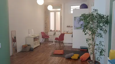Océane Lila May - Thérapie Psychocorporelle - Psychomotricienne D.e - Accompagnante Somatique & Trauma