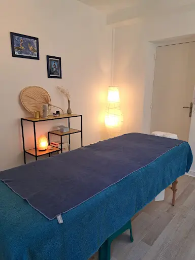 Emmanuelle Rigolet - Lyon - Thérapeute - Magnétiseur - Massages et Soins Énergétiques
