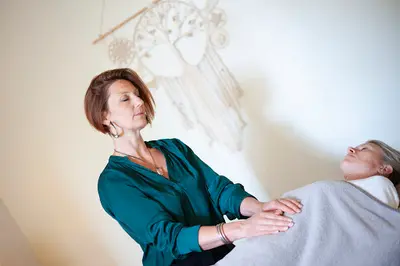 Lun Essence Julie Berteaud- Energéticienne, Sonothérapeute, Praticienne en Yoga Aérien