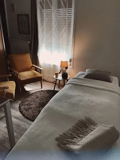 Manon Duée -naturopathe - Réflexologue - Sophrologue