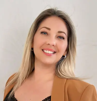 Marine Mungan – Thérapeute & Coach de Couple | Résolution de Crise & Infidélité