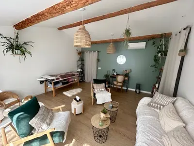 Karaline - Sophrologue - Naturopathe - Praticienne en Massages Bien Être