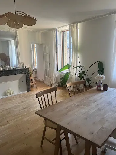 Aurélie Madier Sophrologue et Professeur de Yoga
