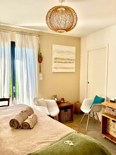 Chez en Soins Esthétiques Bio, Massages Bien-être, Énergétiques, Sophrologie