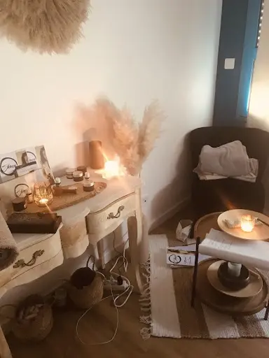 Samia Eminic - Reflexologue et Praticienne en Massage Bien-etre A Orleans