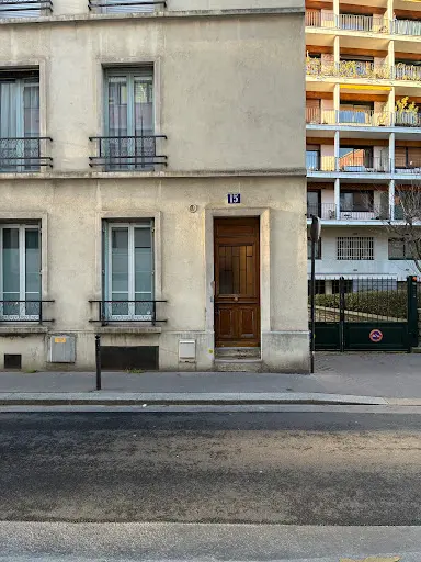 Imane Bouzemane Sophrologue et Praticienne en Hypnose À Paris. Stress et Charge Mentale