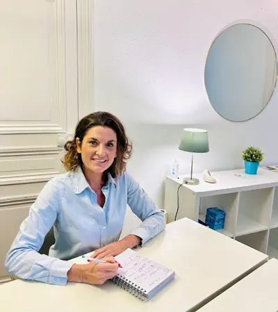 Julia Chavinier Hypnothérapeute - Coaching Comportemental