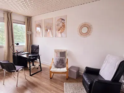 Aurore Larregain Happy Mind | Hypnose / Rec-so (emdr)/ Sexothérapeute/ Perinatalité | Pau