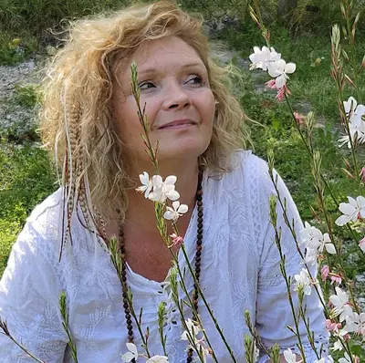 Sophie Latour Médium Magnétiseur Thérapeute Energéticienne - Formation Reiki
