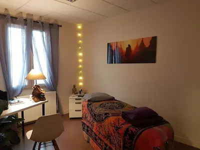 Emilie: Nahé Bien Être, Énergéticienne, Soin Énergétique, Magnétiseur, Magnétiseuse, Soin Reiki.