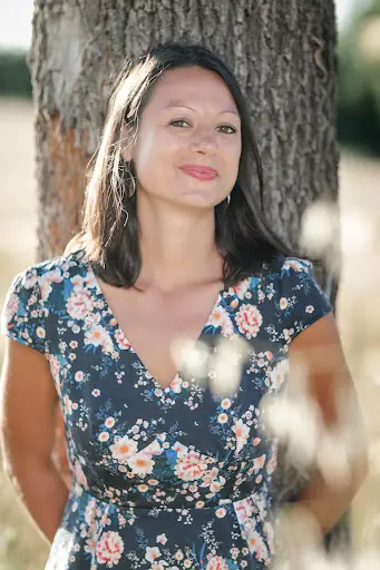 Marie Collard Hypnothérapeute Ericksonienne, Infirmière Puéricultrice, Consultante en Parentalité, Formatrice en Hypnose