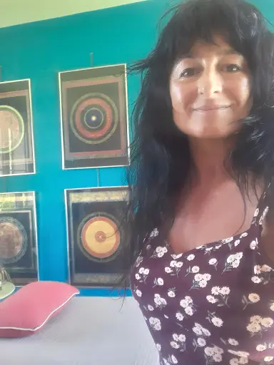Delphine Carlet Magnetiseur Energeticienne Réflexologue