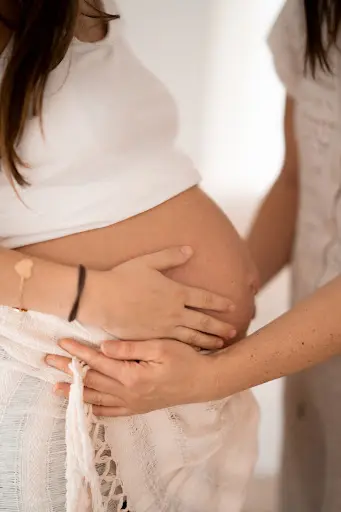 Alexia Coy - Doula • Soins Rebozo • Massage Prénatal et Postnatal • Soin Aquatique • Chant Prénatal