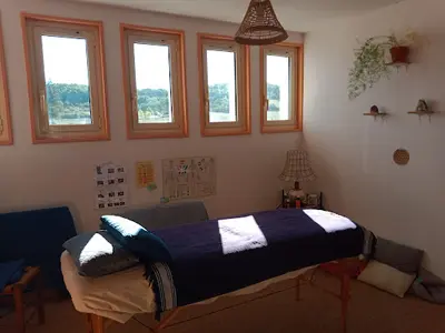 Corinne Monlouis - Thérapeute - Energéticienne - Sophrologue - Praticienne Shiatsu - Magnétiseuse