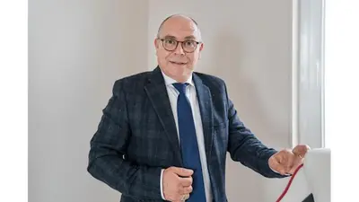 Riadh Azzouz - Docteur en Neuroscience et Hypnotherapeute.