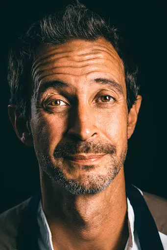Nicolas Pujol Naturopathe-réflexologue Plantaire et Auriculaire-soins Massages