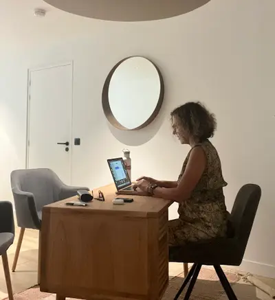 Isabelle Devésa, Hypnothérapeute et Sophrologue - Spécialiste de la Régulation du Stress