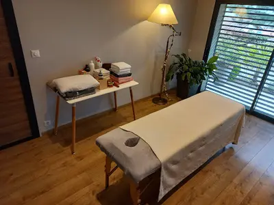 Marie-françoise Charpin - Sophrologue, Yogathérapeute, Massages. Spécialisation Cancers et Maladies Chroniques.