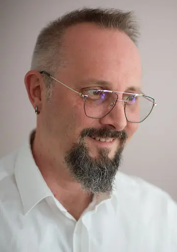 Yan Ruisi, Sophro-analyste/réflexologue Plantaire