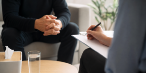 Alcoolodépendance : comment reconnaître une addiction et s’en sortir ?