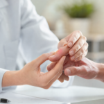 Panaris : comment traiter cette infection douloureuse du doigt ? article-panaris-comment-traiter-cette-infection--2026-06-11T13-45-13-573Z