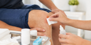 Plaies : comment bien les nettoyer et éviter les infections ?