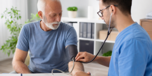 Jean-Marie Bigard après trois AVC : ce que révèle son témoignage sur les risques cardiovasculaires
